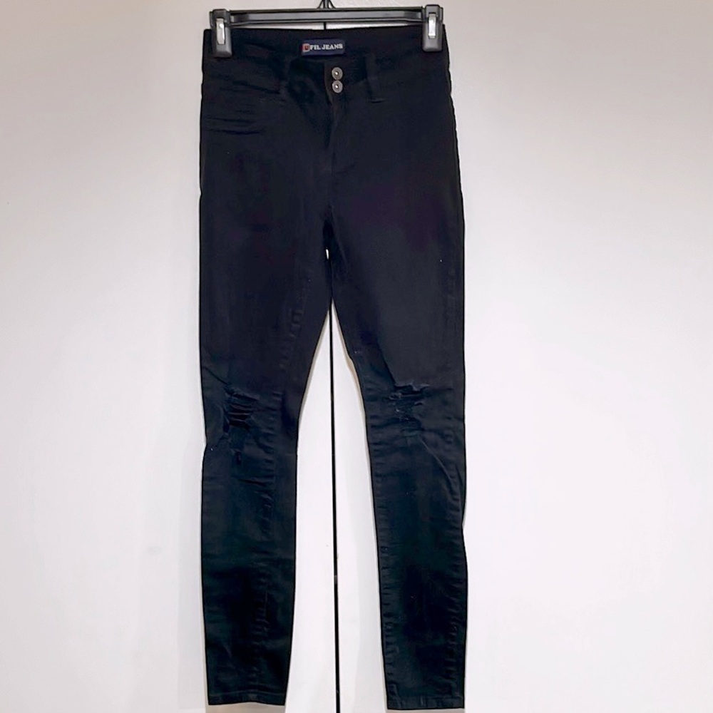 🛍️5️⃣ / 💲2️⃣5️⃣🛍️ - Fil Jeans Black Distressed Denim  Pants